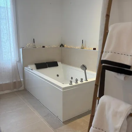 Le Boomcoeur Bain Balneo & Table De Massage Dom wakacyjny Niort